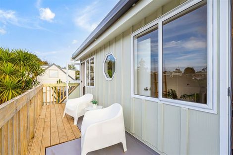 Photo of property in 1/51 Aeroview Drive, Beach Haven, Auckland, 0626