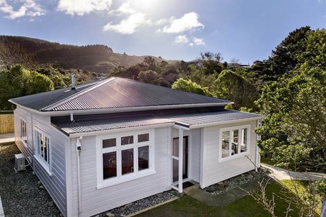 Photo of property in 237 Main Road, Tawa, Wellington, 5028