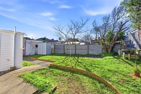 Photo of property in 100 Gonville Avenue, Gonville, Whanganui, 4501