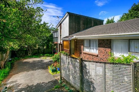 Photo of property in 2/307a Wairau Road, Totara Vale, Auckland, 0627