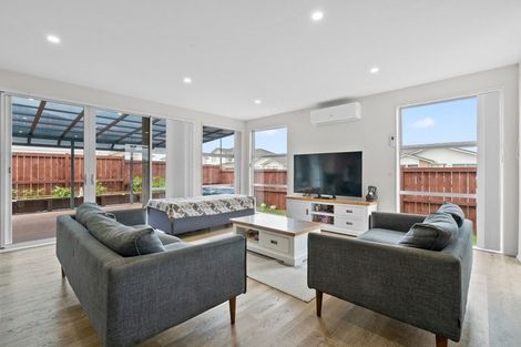 Photo of property in 40 Sapwood Crescent, Takanini, 2110