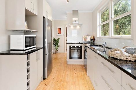 Photo of property in 123 Browns Bay Road, Browns Bay, Auckland, 0630