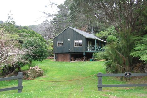 Photo of property in 1 Tutaritari Road, Hahei, Whitianga, 3591