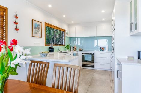 Photo of property in 2/2 Elizabeth Place, Mairangi Bay, Auckland, 0630