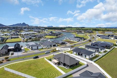 Photo of property in 16 Maturiki Drive, One Tree Point, 0118