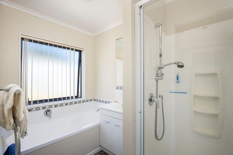 Photo of property in 9a Simons Street, Moturoa, New Plymouth, 4310