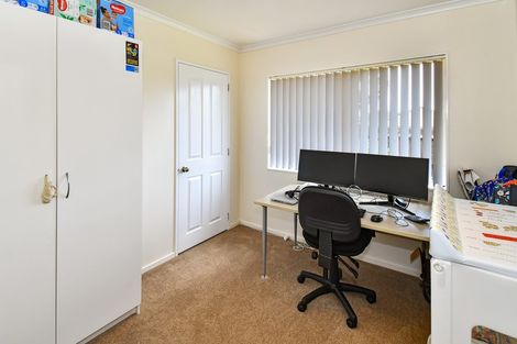 Photo of property in 401a Roscommon Road, Clendon Park, Auckland, 2103