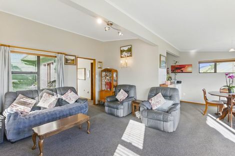 Photo of property in 47 Kakariki Grove, Waikanae, 5036