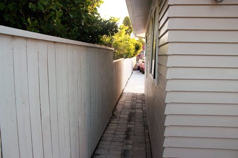 Photo of property in 3 Glen Marine Parade, Glendene, Auckland, 0602