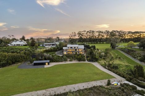 Photo of property in 369 Clifton Road, Whitford, Howick, 2571