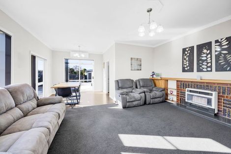 Photo of property in 114 Glover Road, Hawera, 4610