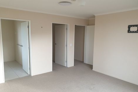 Photo of property in 37 Mcewen Crescent, Riverstone Terraces, Upper Hutt, 5018