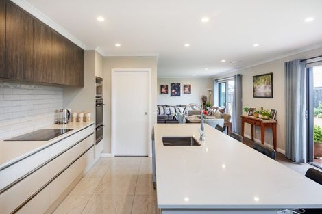 Photo of property in 71 Johnstone Drive, Fitzherbert, Palmerston North, 4410