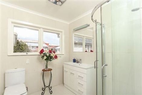 Photo of property in 4020 Great North Road, Glen Eden, Auckland, 0602