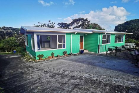 Photo of property in 38 Easton Park Parade, Glenfield, Auckland, 0629