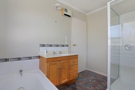 Photo of property in 1 Mcilwaine Place, Marton, 4710