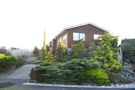 Photo of property in 71 Cedar Drive, Kelvin Heights, Queenstown, 9300