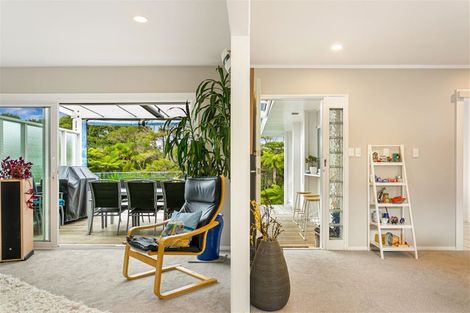 Photo of property in 1040 Scenic Drive North, Swanson, Auckland, 0816