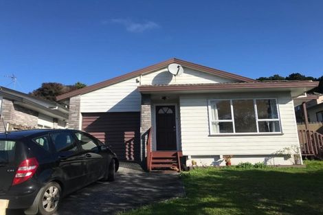 Photo of property in 2/18 Barbados Drive, Unsworth Heights, Auckland, 0632