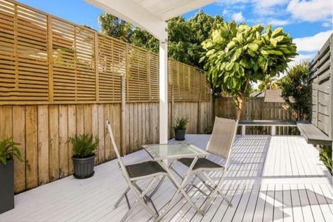 Photo of property in 1 Bridgehead Cove, West Harbour, Auckland, 0618