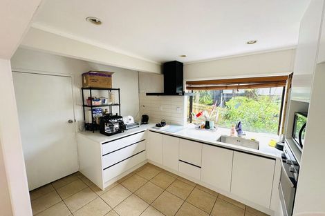 Photo of property in 5 Sandiacre Way, Browns Bay, Auckland, 0630