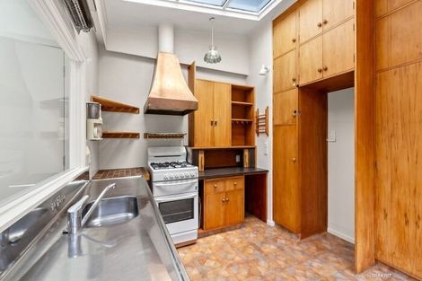 Photo of property in 18 Hawker Street, Mount Victoria, Wellington, 6011