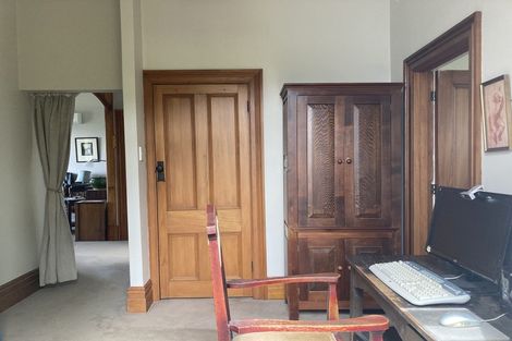 Photo of property in 28 Apuka Street, Brooklyn, Wellington, 6021