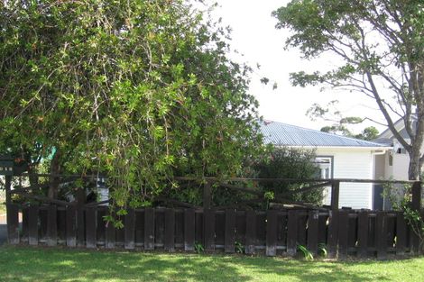 Photo of property in 1012 East Coast Road, Fairview Heights, Auckland, 0630