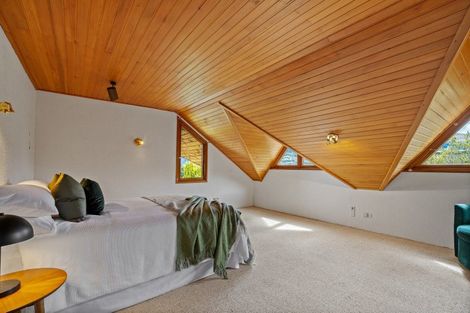 Photo of property in 9 Cypress Court, Kelvin Heights, Queenstown, 9300