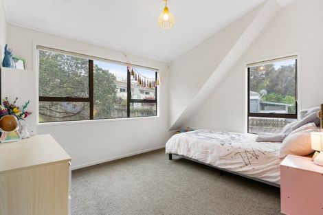 Photo of property in 1/305 Glenfield Road, Glenfield, Auckland, 0629