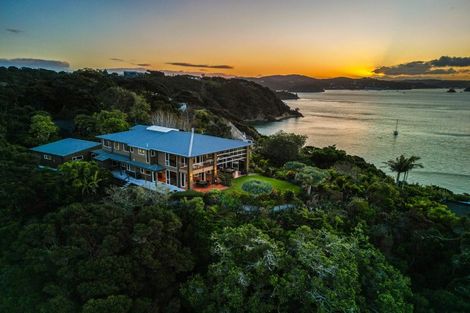 Photo of property in 18 Kaha Place, Russell, 0272