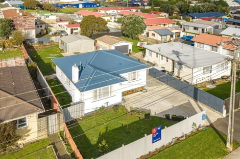 Photo of property in 28 Raupo Street, Castlecliff, Whanganui, 4501