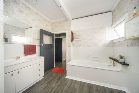 Photo of property in 698 Pioneer Highway, Takaro, Palmerston North, 4412