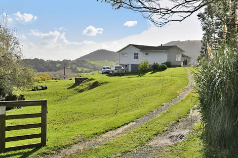 Photo of property in 6b Mountain Road, Kaiwaka, Maungaturoto, 0587