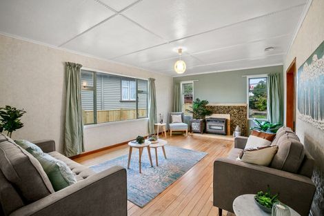 Photo of property in 5 Endeavour Street, Marfell, New Plymouth, 4310