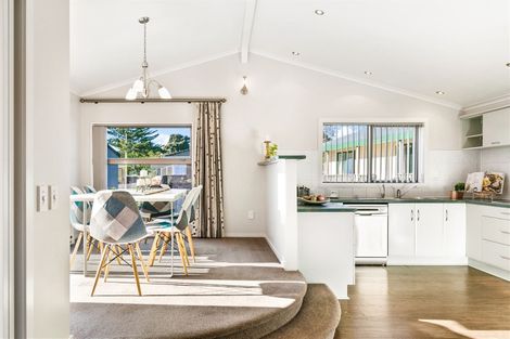 Photo of property in 131 Waimumu Road, Massey, Auckland, 0614