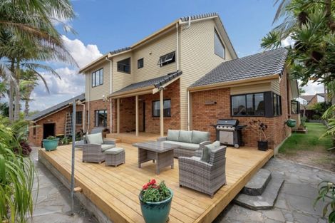 Photo of property in 33 Booralee Avenue, Botany Downs, Auckland, 2010