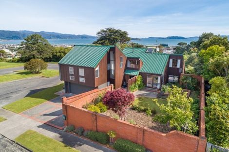 Photo of property in 38 Stanhope Grove, Korokoro, Lower Hutt, 5012