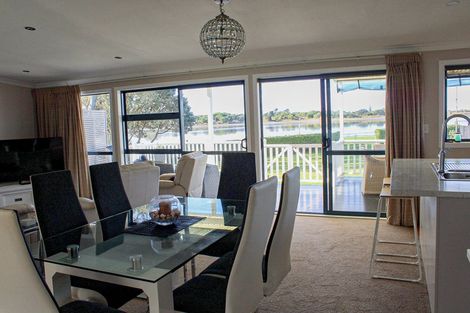 Photo of property in 2 Roretana Drive, Athenree, Katikati, 3177