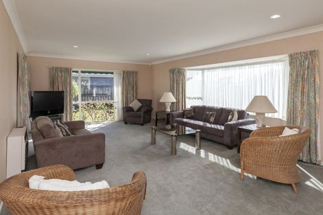 Photo of property in 2 Crown Hill, Paraparaumu, 5032