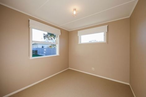 Photo of property in 4 Perth Place, Awapuni, Palmerston North, 4412