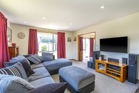 Photo of property in 3 Aberfoyle Place, Parklands, Christchurch, 8083