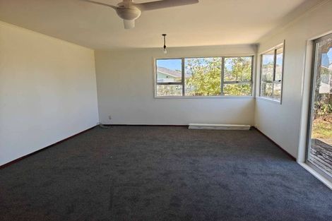 Photo of property in 8 Newham Place, Henderson, Auckland, 0612