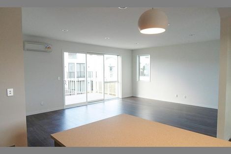 Photo of property in 28 Stephen Avenue, Henderson, Auckland, 0610