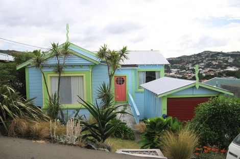 Photo of property in 10 Milne Terrace, Island Bay, Wellington, 6023