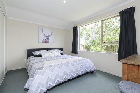 Photo of property in 8 Woodbank Drive, Glen Eden, Auckland, 0602