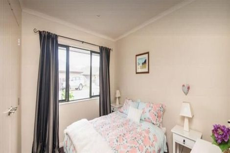 Photo of property in 4 Dryden Court, Kelvin Grove, Palmerston North, 4414