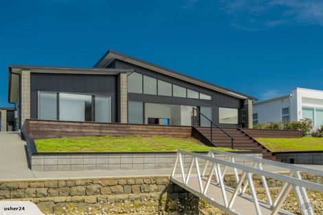 Photo of property in 14 Lady Jocelyn Place, Whitianga, 3510