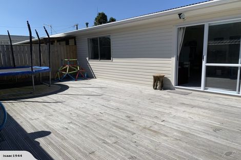 Photo of property in 2/13 Oswald Crescent, Paparangi, Wellington, 6037