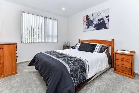Photo of property in 2 Brentford Place, Manurewa, Auckland, 2102